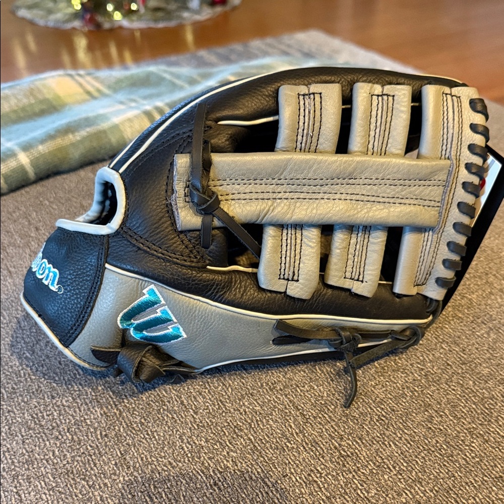 Wilson 12.5 utility youth Baseball Glove